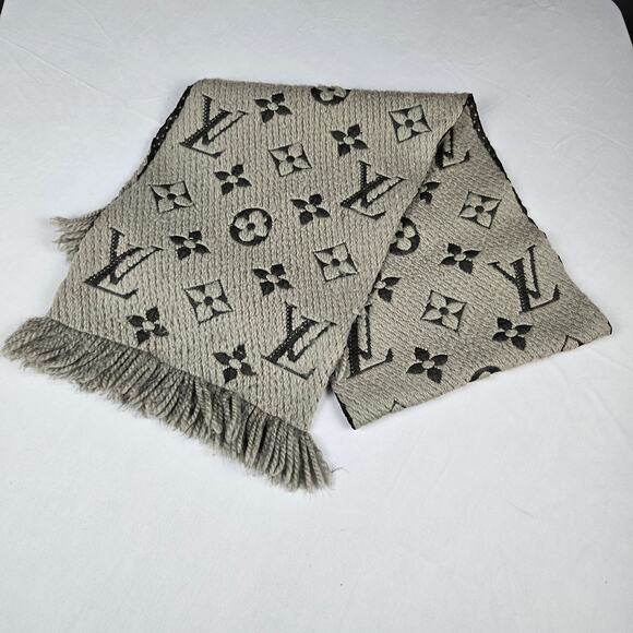 Louis Vuitton Monogram Shadow Wool Scarf - Picture 1 of 6